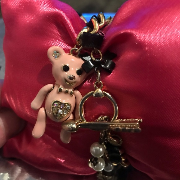 Betsey Johnson tea party pink teddy bear picnic princess sweetie pie bracelet